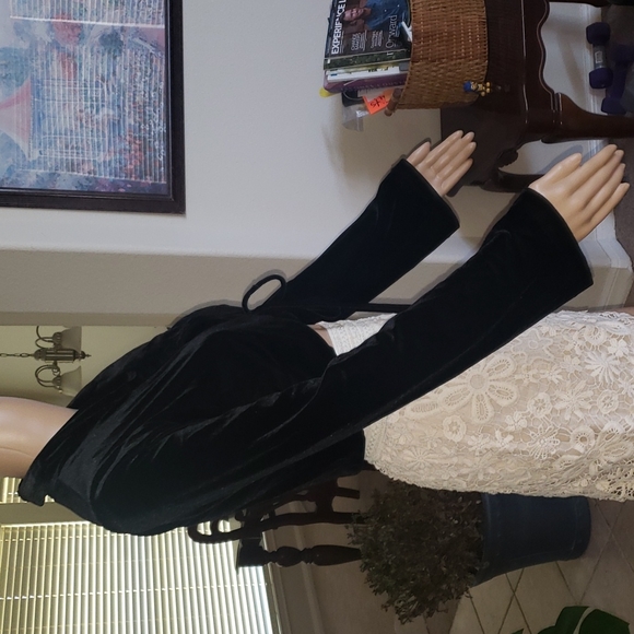 Paper Doll s Shimmery velour tie front cropped foldover collar top - Picture 4 of 6